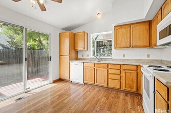 6402 Park Pl in Reno, NV - Building Photo - Building Photo
