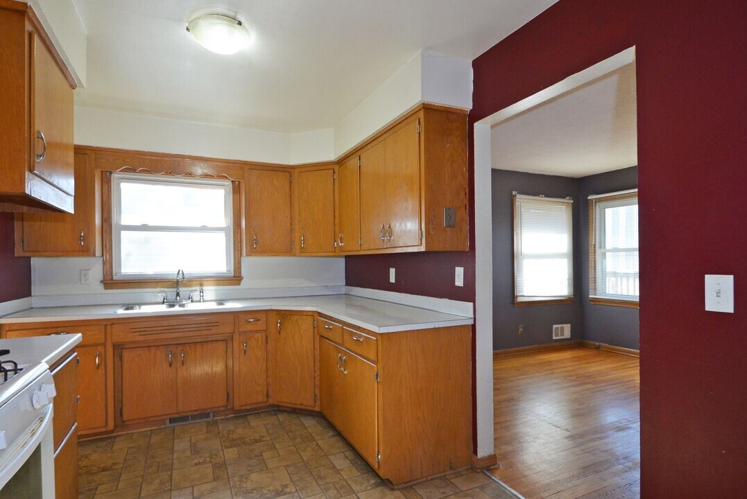 317 Washington Ave S-Unit -319 Washington Ave in Hopkins, MN - Building Photo