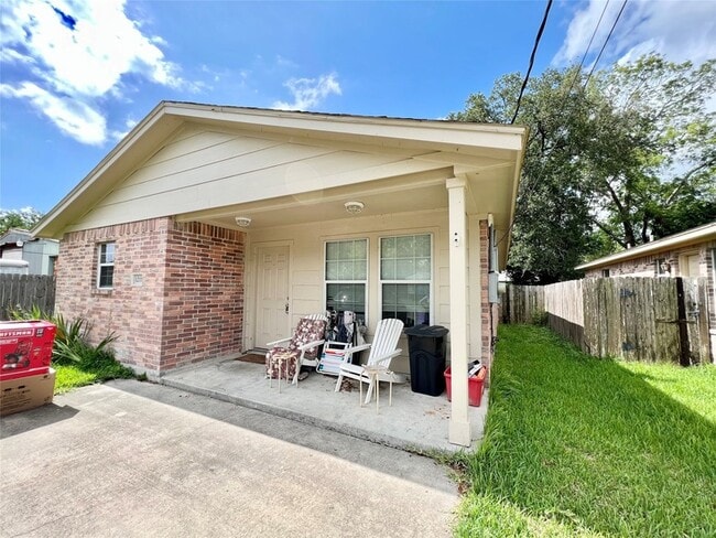 12117 11th St in Santa Fe, TX - Building Photo - Building Photo