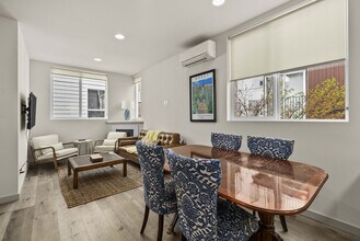 5210b Brooklyn Ave NE, Unit SI ID1514091P in Seattle, WA - Building Photo - Building Photo