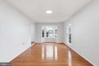 5001 Lambsgate Ln in Woodbridge, VA - Building Photo - Building Photo