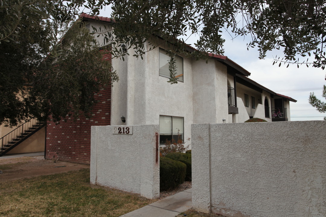 2213 N Jones Blvd in Las Vegas, NV - Foto de edificio