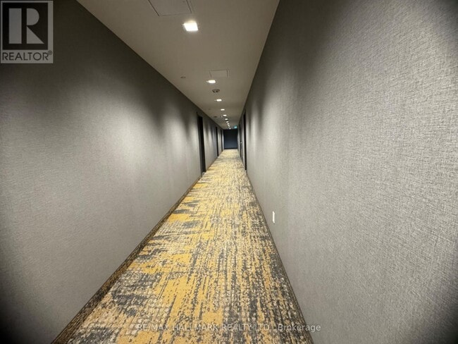 1010 Dundas St E in Whitby, ON - Building Photo - Building Photo