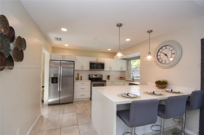 property at 609 S Crescent Dr