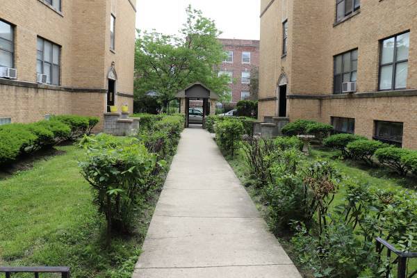 4926 N Kedzie Ave, Unit 2N in Chicago, IL - Building Photo