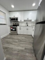 8875 Fontainebleau Blvd in Miami, FL - Building Photo