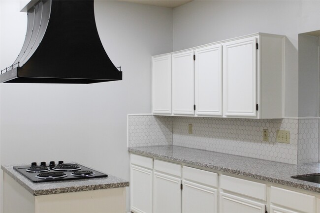 property at 4918 Maple Brook Ln