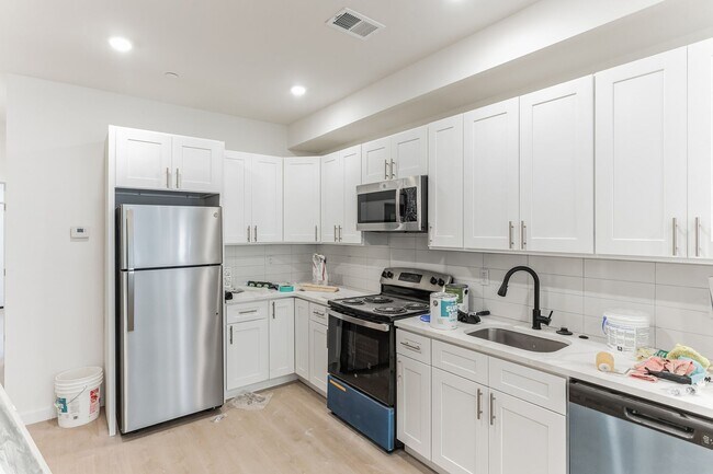 812 N Holly St in Philadelphia, PA - Building Photo - Building Photo