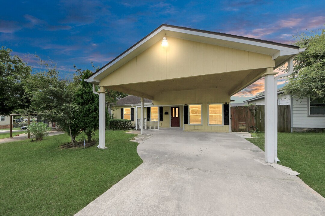 7722 Elm St in Houston, TX - Building Photo
