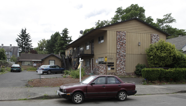 5436-5504 SE Center St in Portland, OR - Foto de edificio - Building Photo