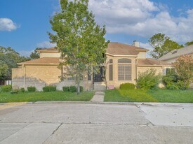 12929 Kingsbridge Ln in Houston, TX - Building Photo