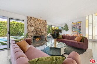 1155 E Mesquite Ave in Palm Springs, CA - Foto de edificio - Building Photo