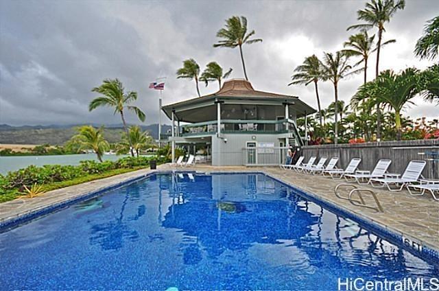 404 Koko Isle Cir in Honolulu, HI - Building Photo - Building Photo
