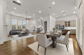 2202 Lakeshore Edge Dr in Houston, TX - Building Photo - Building Photo