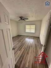 142 N Russell St-Unit -Main House in Portland, TN - Building Photo - Building Photo