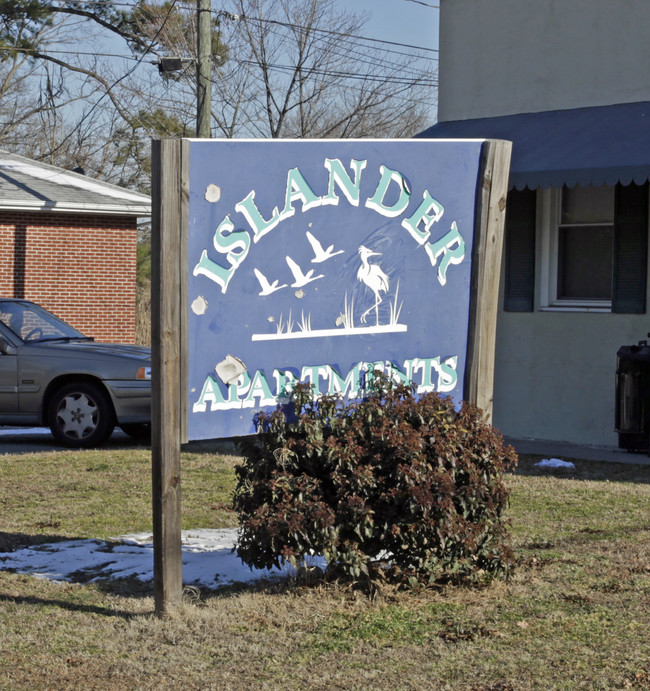 Islander Apartments in Poquoson, VA - Building Photo - Building Photo