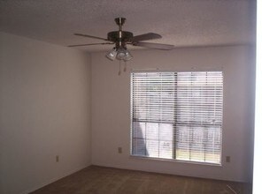 459 Little Valley Ct in Fort Worth, TX - Building Photo - Building Photo