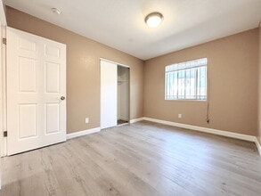 1385 E Vernon Ave in Los Angeles, CA - Building Photo - Building Photo