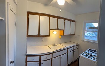 21345 Sloan Dr in Harper Woods, MI - Building Photo - Building Photo