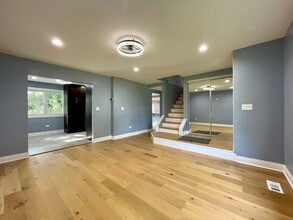 30W170 Cynthia Ct in Warrenville, IL - Building Photo - Building Photo