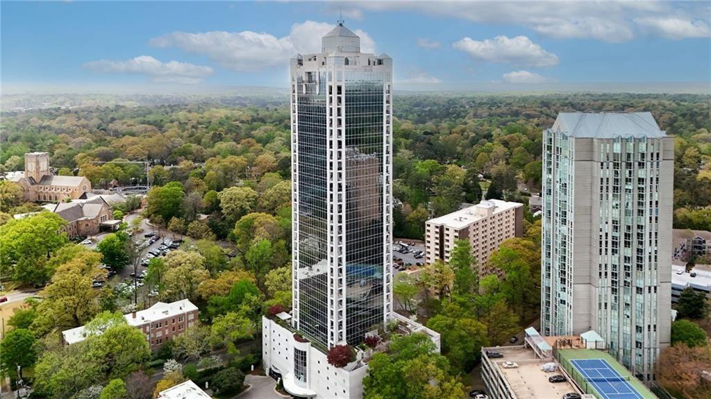 2828 Peachtree Rd NW in Atlanta, GA - Building Photo