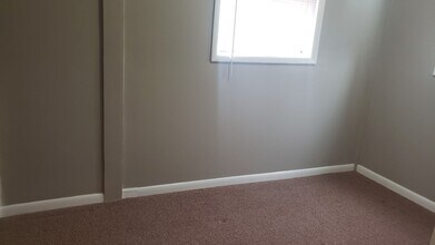 410 S Hayes Ave in Emmett, ID - Building Photo - Building Photo