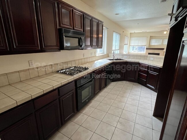 1522 Peony Dr in Tracy, CA - Building Photo - Building Photo