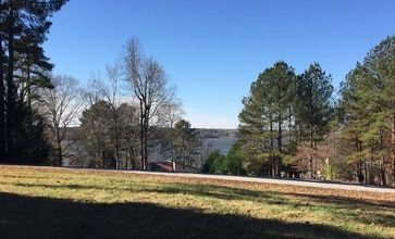 136 Cannon Ln in Bracey, VA - Building Photo - Building Photo