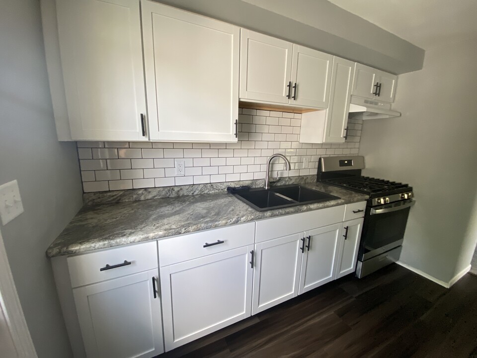 602 E Beacon Ave, Unit Upper in New London, WI - Building Photo