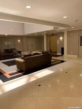 1 Portico Ct in Great Neck, NY - Building Photo - Building Photo