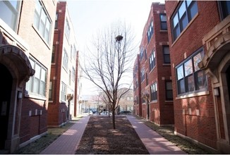 Clifton Magnolia Apartments in Chicago, IL - Building Photo - Building Photo