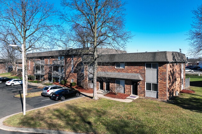 Auburn Place in Greenwood, IN - Foto de edificio - Building Photo