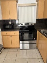 940 NE 170th St in North Miami Beach, FL - Building Photo - Building Photo