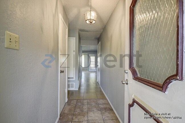 400 Royal Field Dr in Arlington, TX - Building Photo - Building Photo