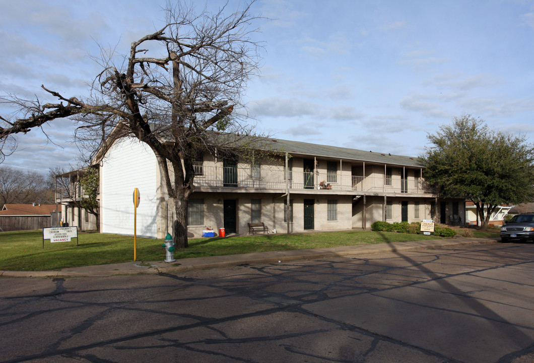 Lancelot Villa in Ennis, TX - Foto de edificio