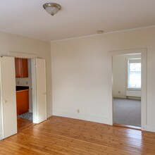 14 Maple St in Shelburne, MA - Building Photo - Building Photo