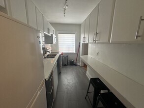 595 St Clair Ave W in Toronto, ON - Building Photo - Building Photo