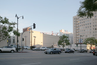 Hollywood Center - Tower 2 in Los Angeles, CA - Foto de edificio - Building Photo