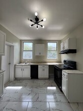 360 Grove St, Unit 1 in Newark, NJ - Building Photo - Building Photo