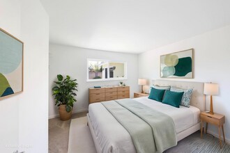 5742 Castle Dr in Huntington Beach, CA - Building Photo - Building Photo