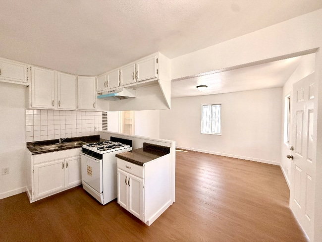 9303 S Western Ave in Los Angeles, CA - Building Photo - Building Photo