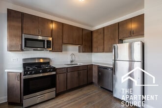 3407 W Fullerton Ave, Unit 3 in Chicago, IL - Foto de edificio - Building Photo
