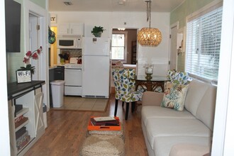 138 Avenida de la Isla in Nokomis, FL - Building Photo - Building Photo