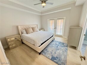 401 Bayfront Pl in Naples, FL - Foto de edificio - Building Photo