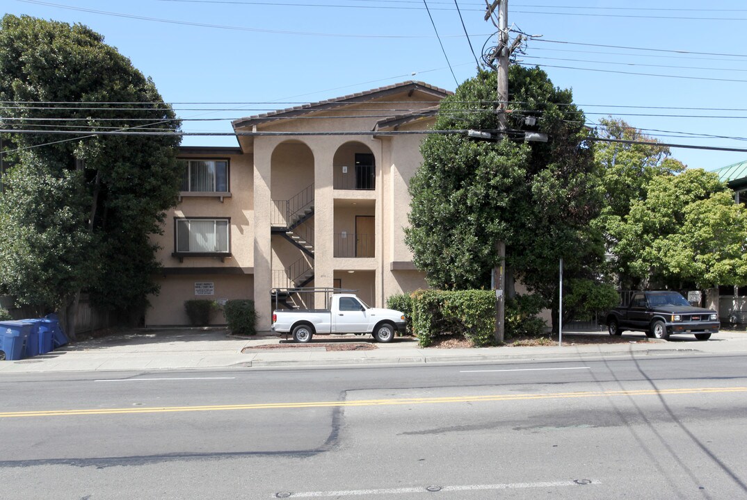 1111 Mission Rd in South San Francisco, CA - Foto de edificio