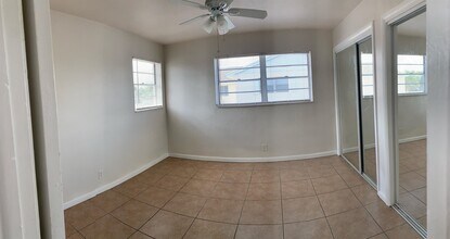 1520 W Blue Heron Blvd, Unit 1520-27 - 1/1 - U in Riviera Beach, FL - Building Photo - Building Photo