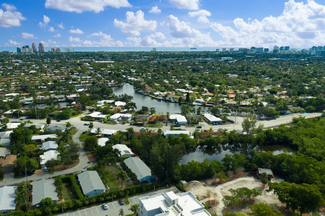 Edgewater Estates 1st add in Wilton Manors, FL - Building Photo