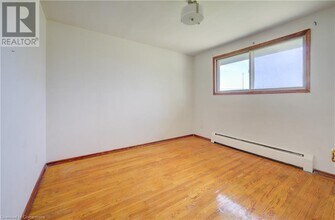 126 Clive Rd in Kitchener, ON - Building Photo - Building Photo