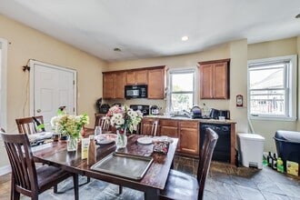 47 Hillside St, Unit 2 in Boston, MA - Foto de edificio - Building Photo