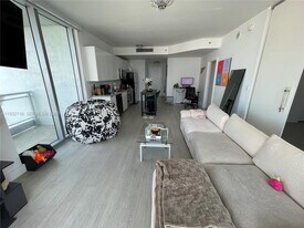90 SW 3rd St, Unit 1205 in Miami, FL - Building Photo